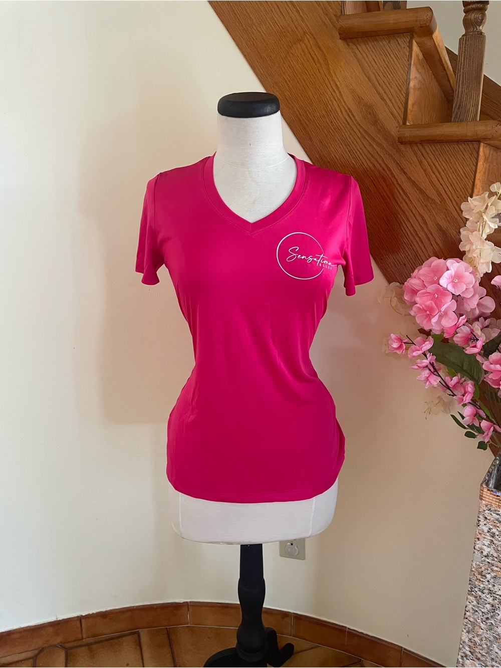 Sun + Stone Women's Short Sleeve V-Neck Tee in Fuchsia